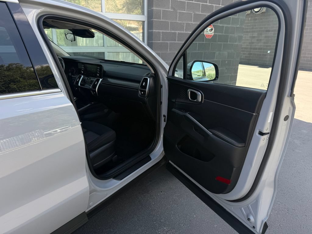 Used 2022 Kia Sorento LX AWD/4WD image 44