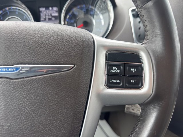 Used 2016 Chrysler Town & Country Touring image 23