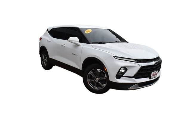 Used 2025 Chevrolet Blazer LT image 2