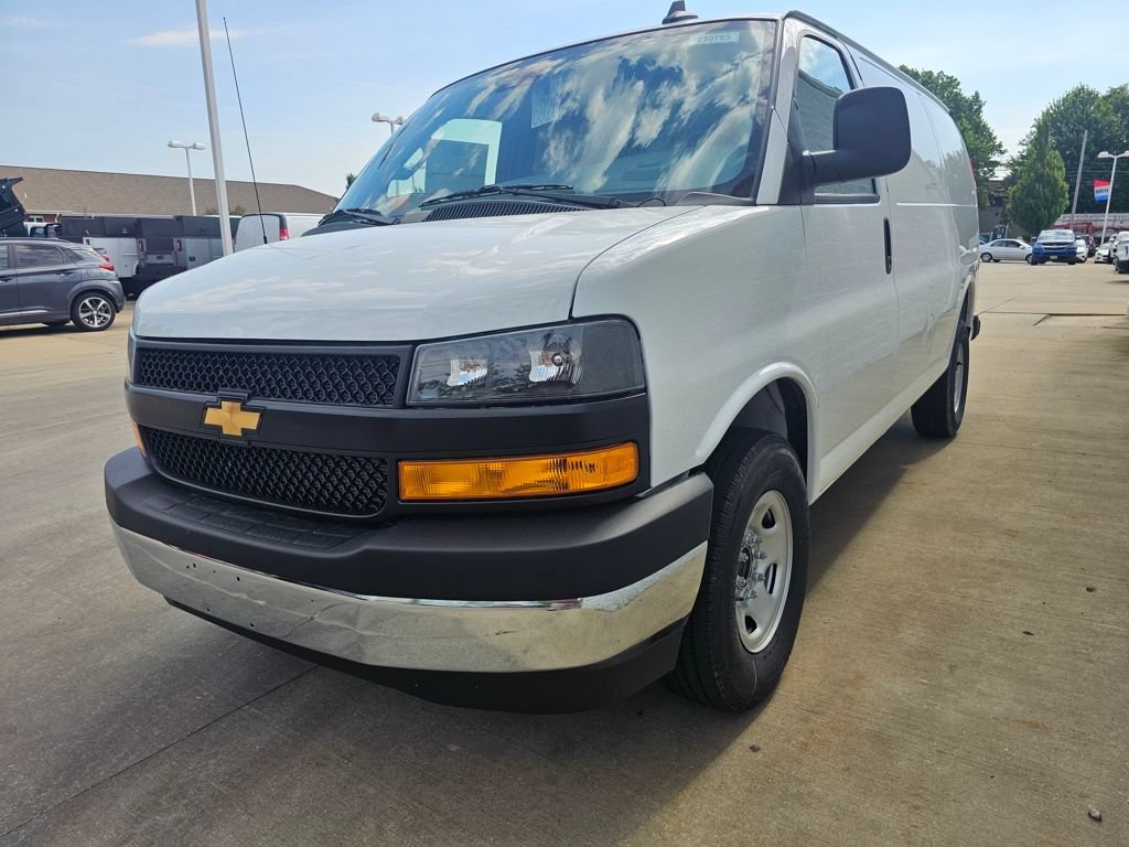 New 2025 Chevrolet Express 3500 w/ Driver Convenience Package RWD image 7