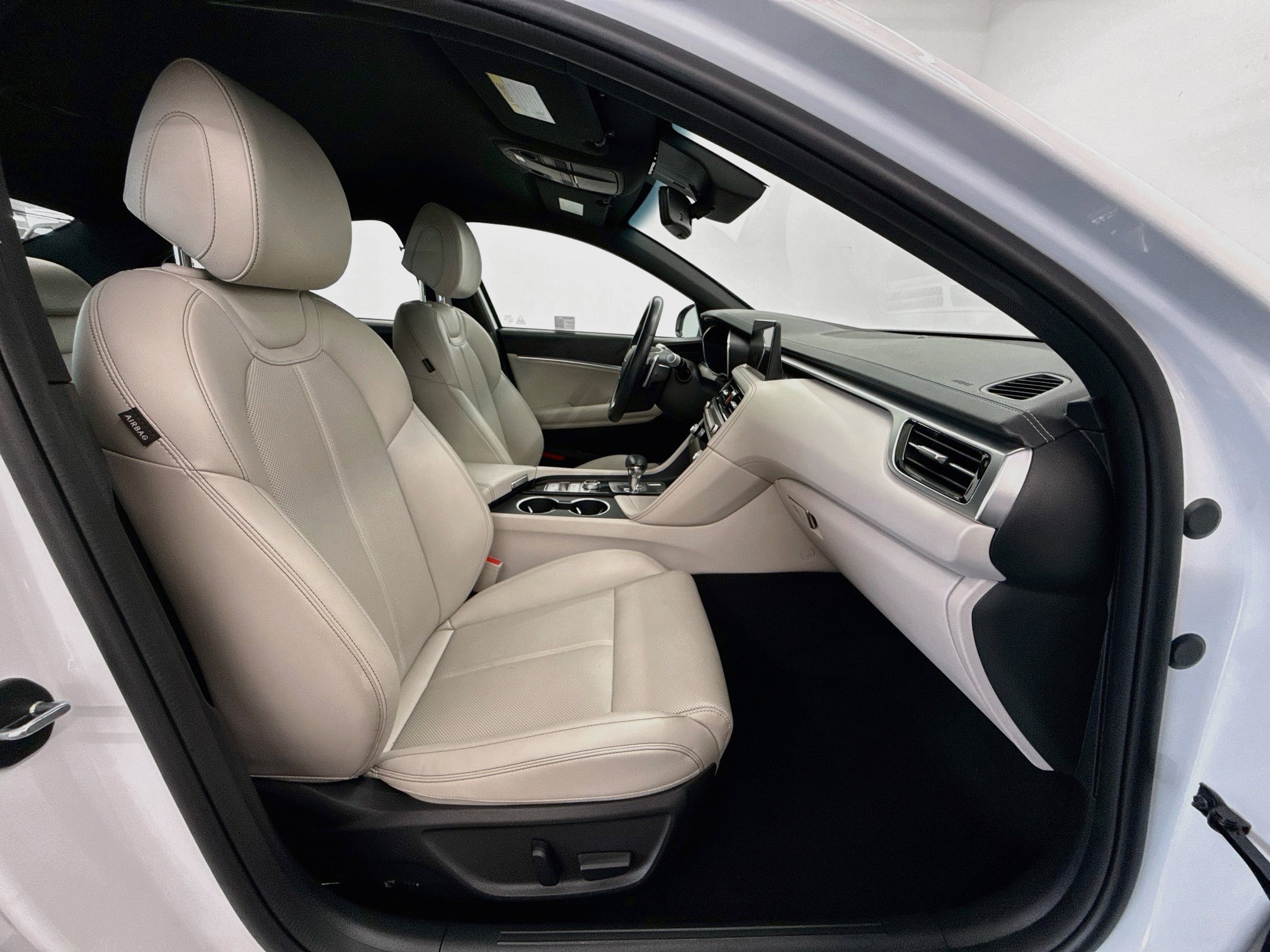 Used 2025 Genesis G70 2.5T RWD image 32