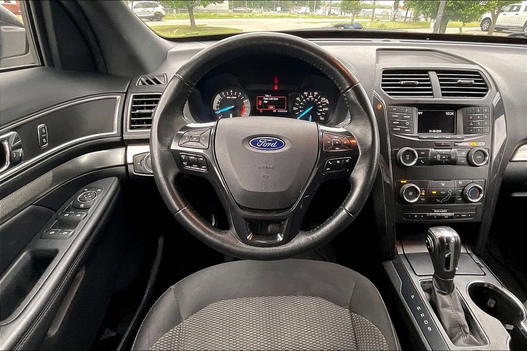 Used 2018 Ford Explorer XLT FWD image 5