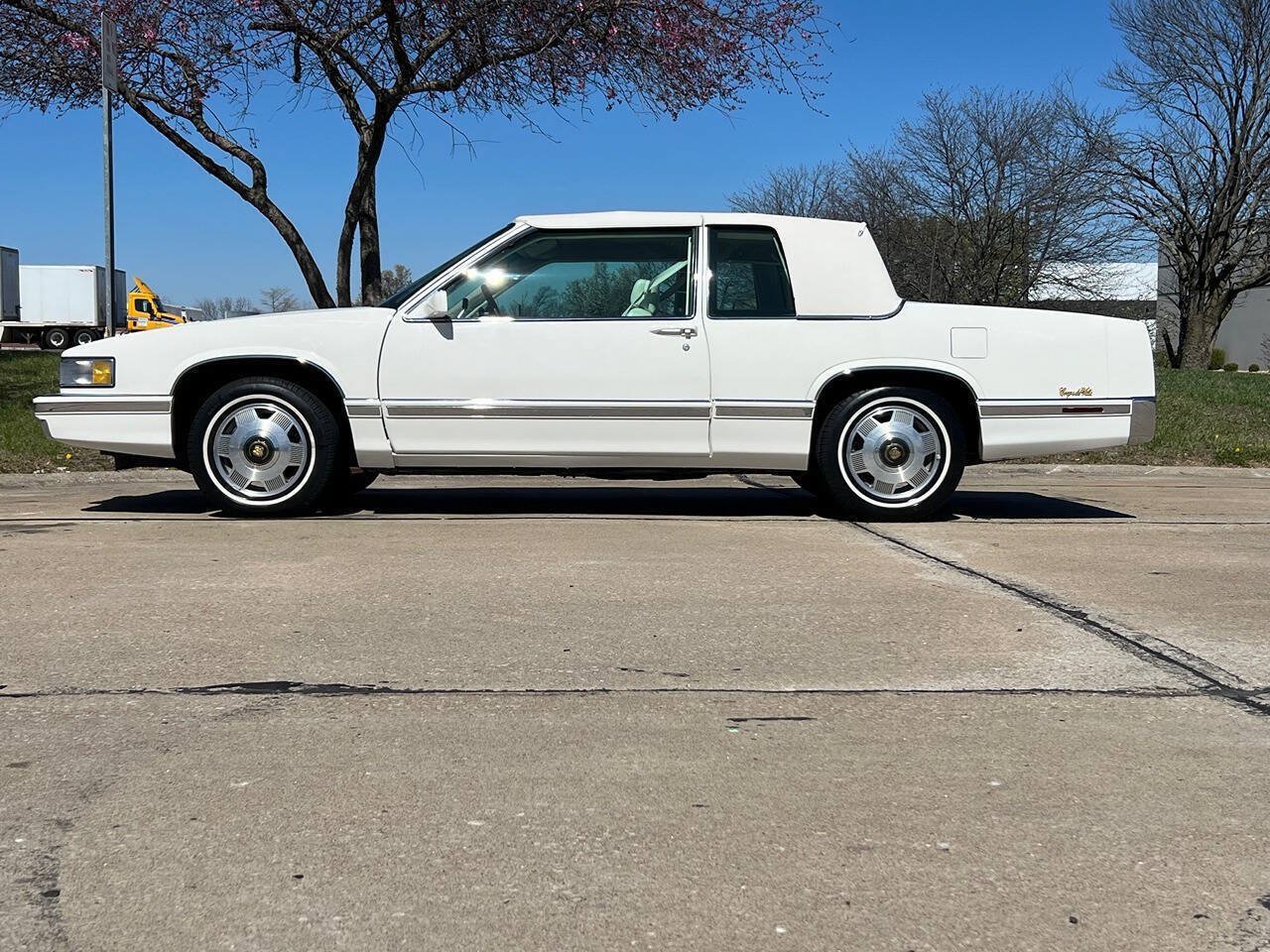 Used 1991 Cadillac De Ville Coupe FWD image 4