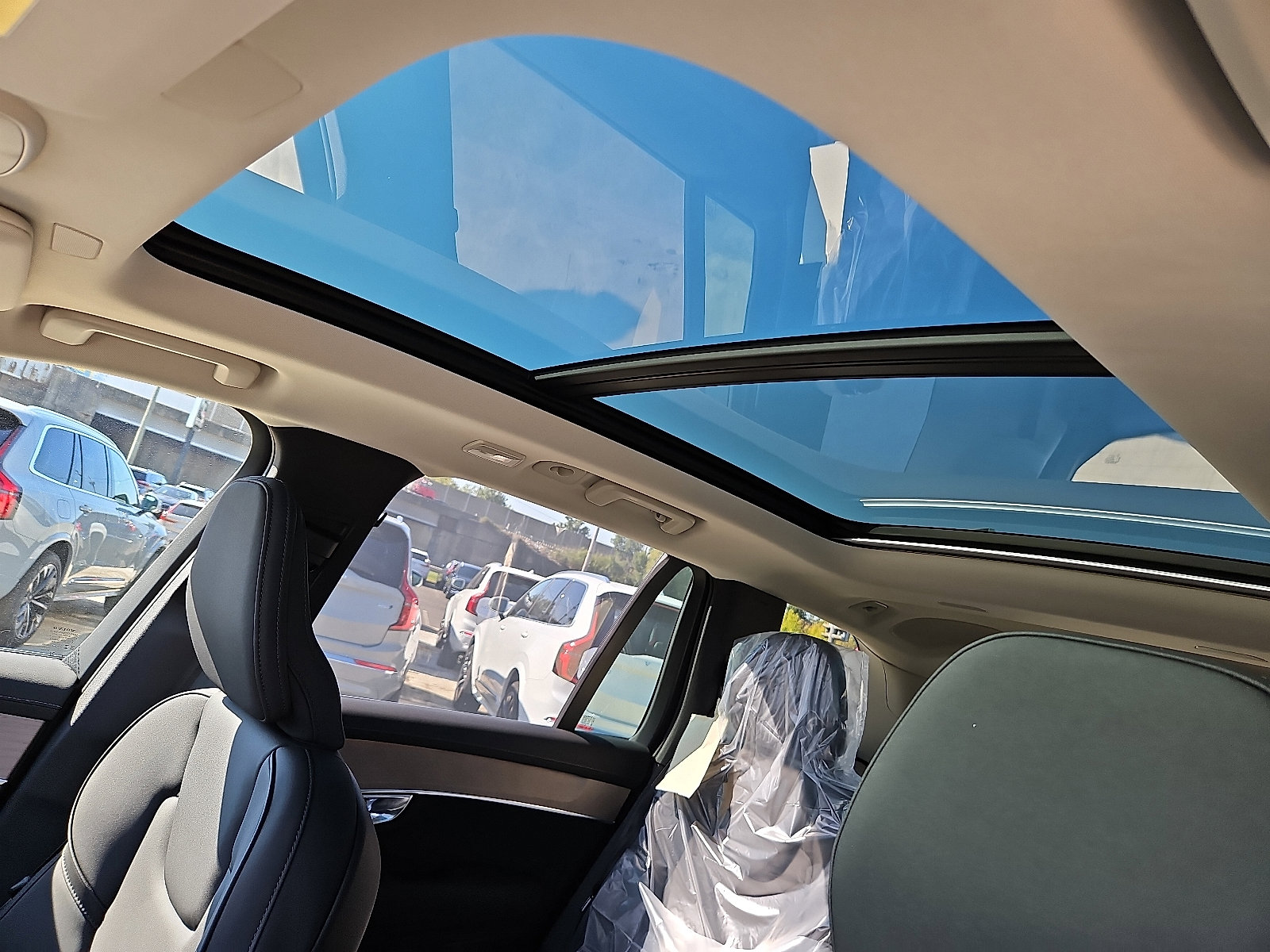 New 2026 Volvo XC90 B6 Plus w/ Protection Package Premier image 11