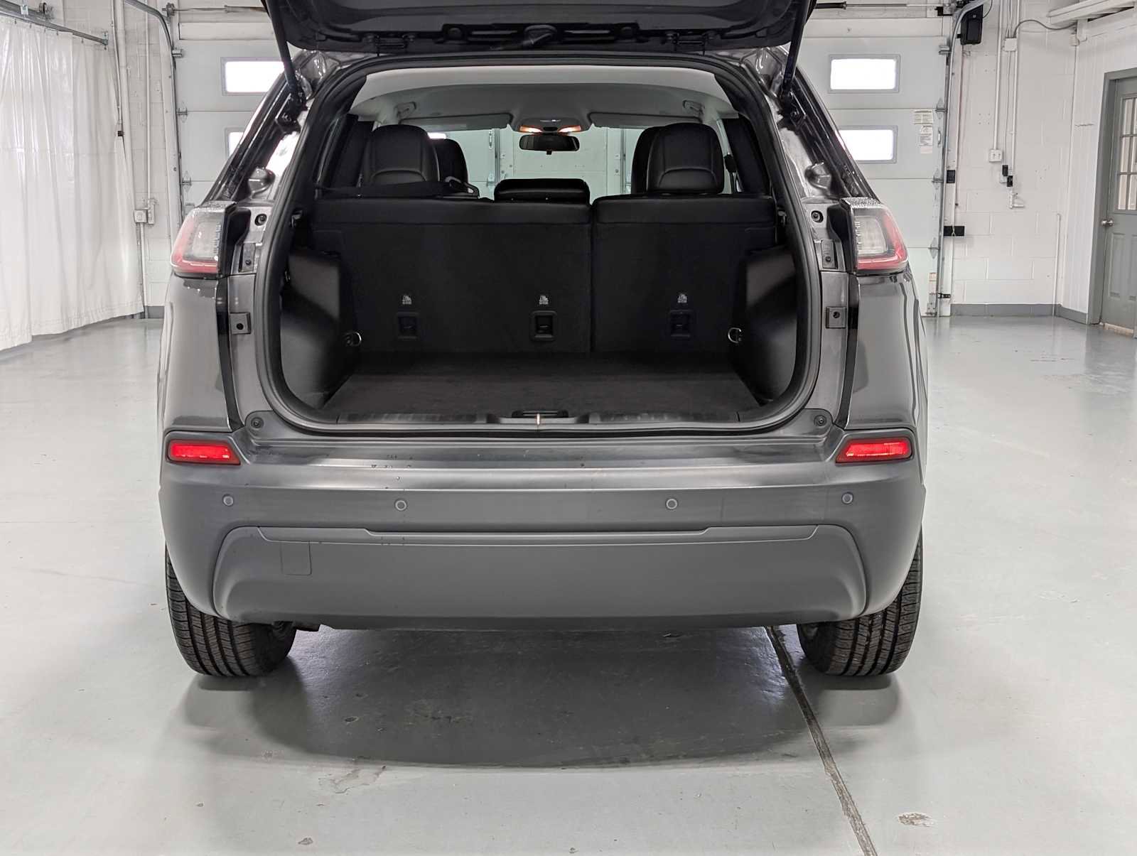 Used 2020 Jeep Cherokee Latitude Plus w/ Cold Weather Group image 36