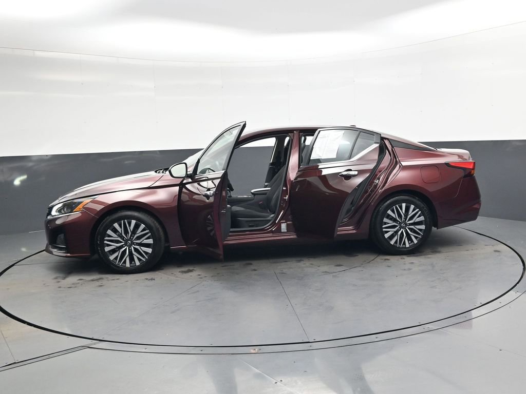 Used 2024 Nissan Altima 2.5 SV image 35