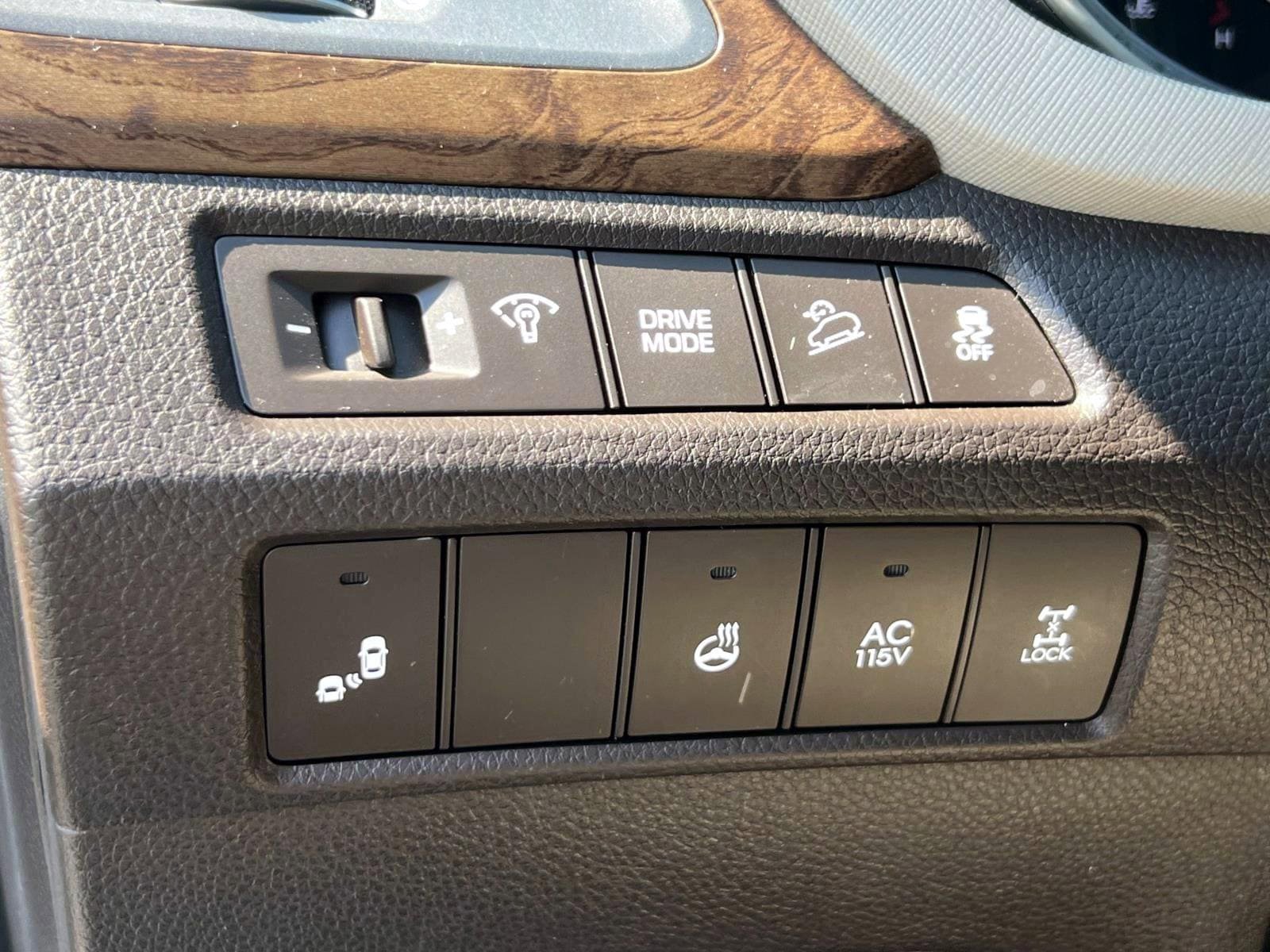 Used 2018 Hyundai Santa Fe AWD image 19