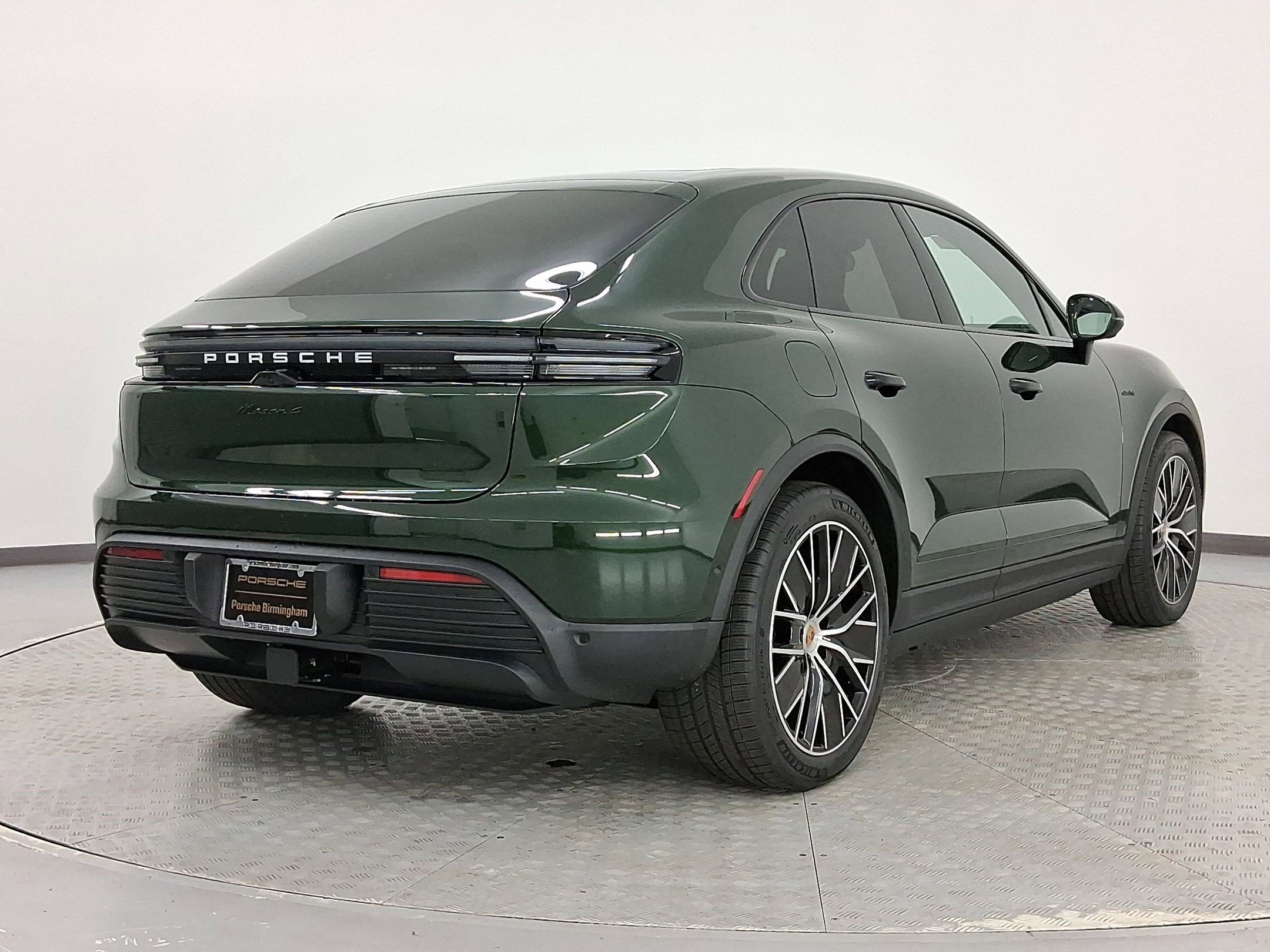Used 2026 Porsche Macan image 9
