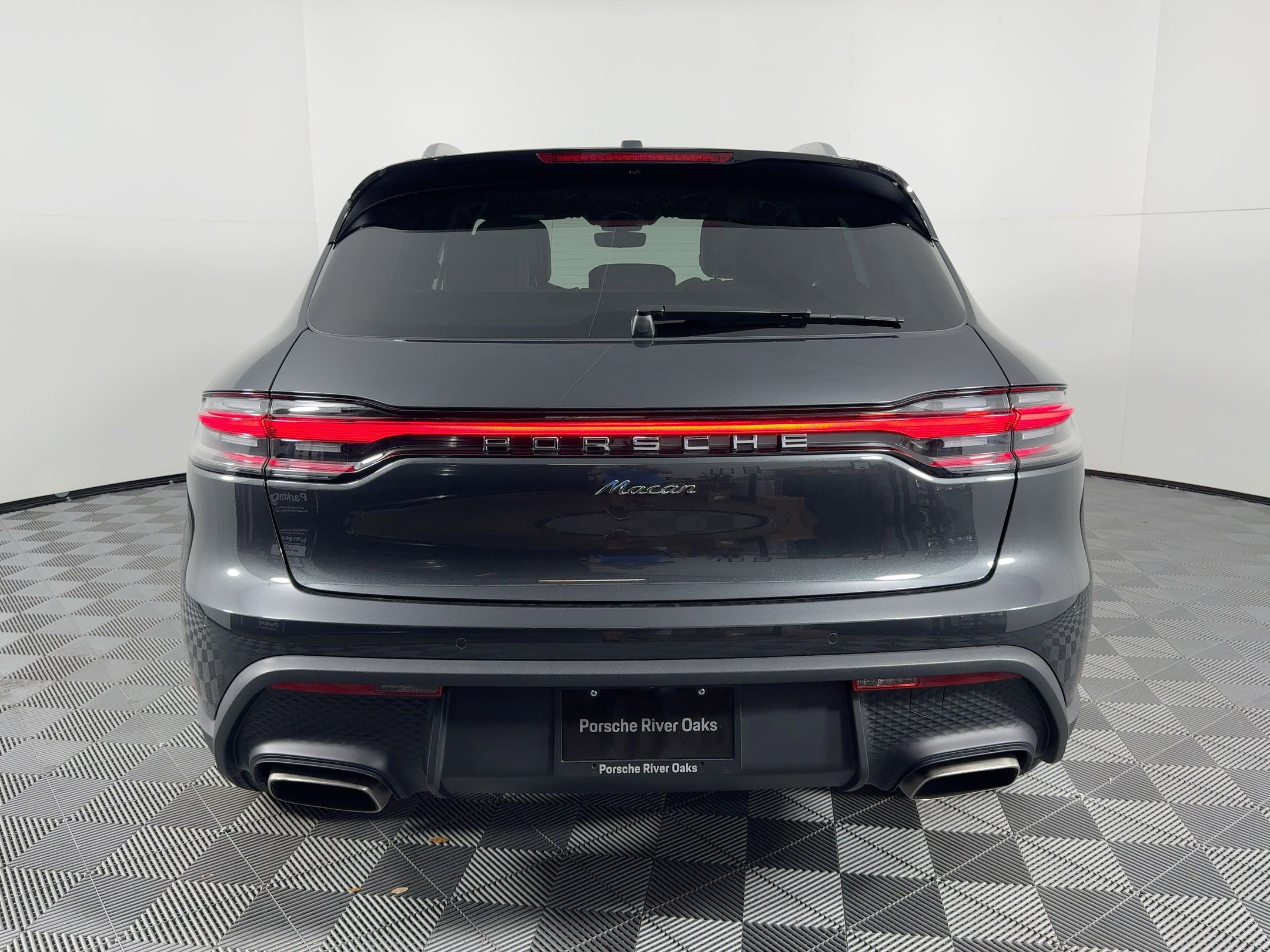Certified 2025 Porsche Macan image 10