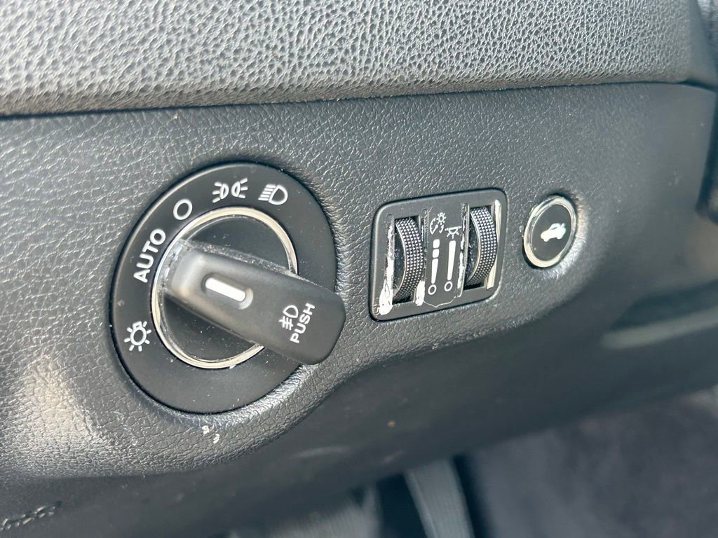Used 2018 Chrysler 300 Limited RWD image 66