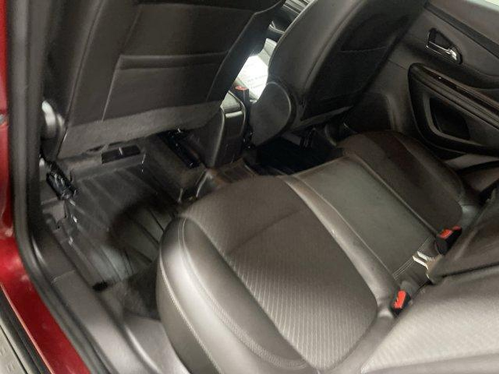 Used 2021 Buick Encore Preferred AWD/4WD image 12