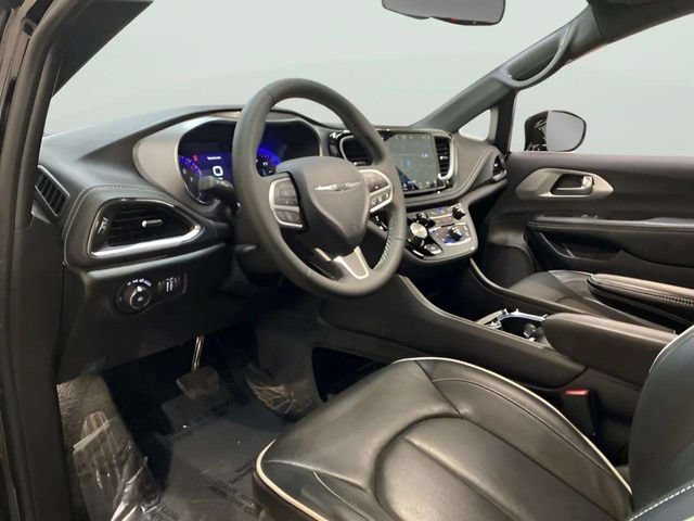 Used 2026 Chrysler Pacifica Limited FWD image 19