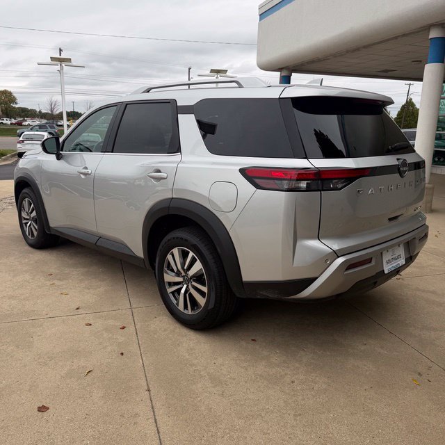 Used 2025 Nissan Pathfinder SL AWD/4WD image 18