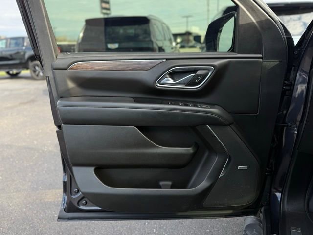 Used 2022 Chevrolet Tahoe Z71 w/ Luxury Package AWD/4WD image 15