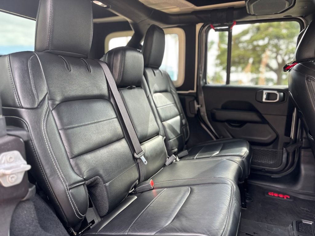 Used 2019 Jeep Wrangler Unlimited Sahara AWD/4WD image 11