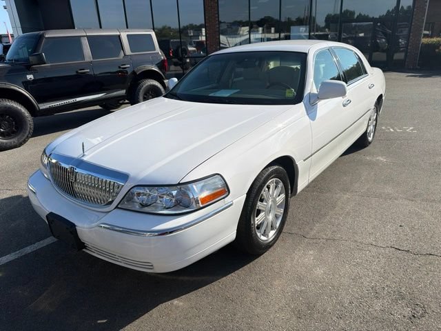 Used 2008 Lincoln Town Car Signature Limited