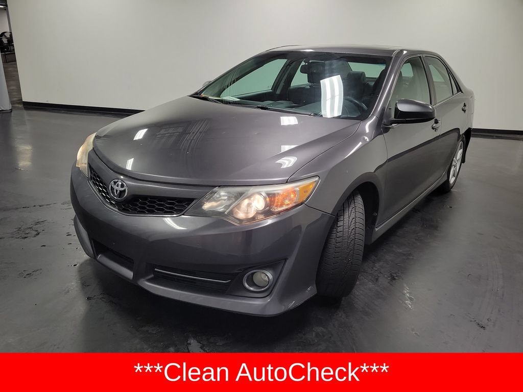 Used 2014 Toyota Camry SE w/ Moonroof Package FWD image 4