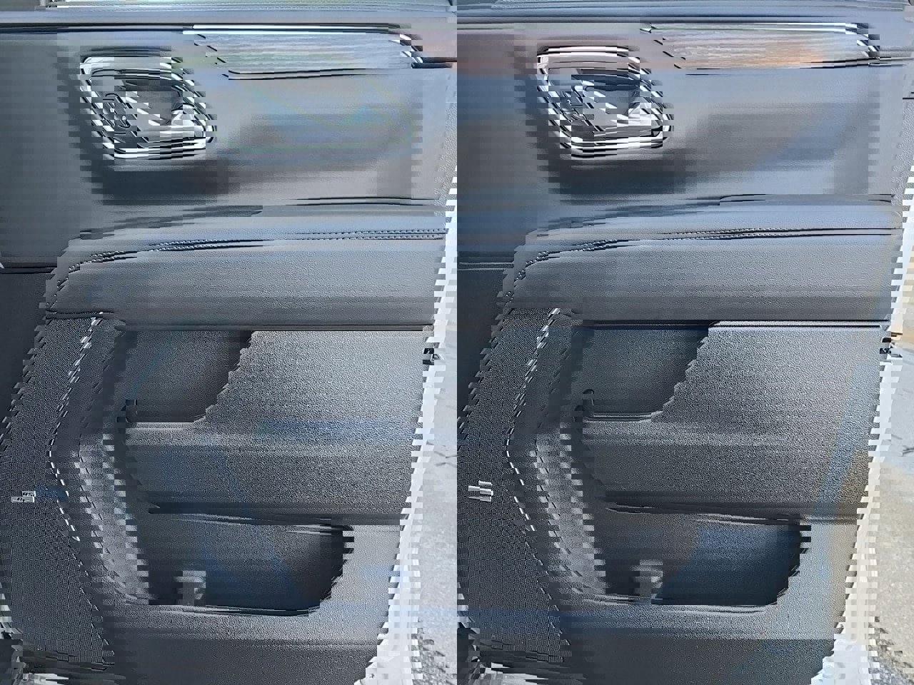 Used 2024 Chevrolet Tahoe High Country w/ Premium Package 2 image 39