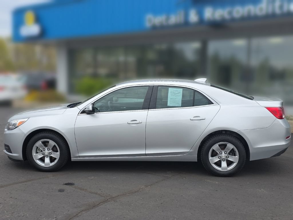Used 2016 Chevrolet Malibu LT FWD image 2