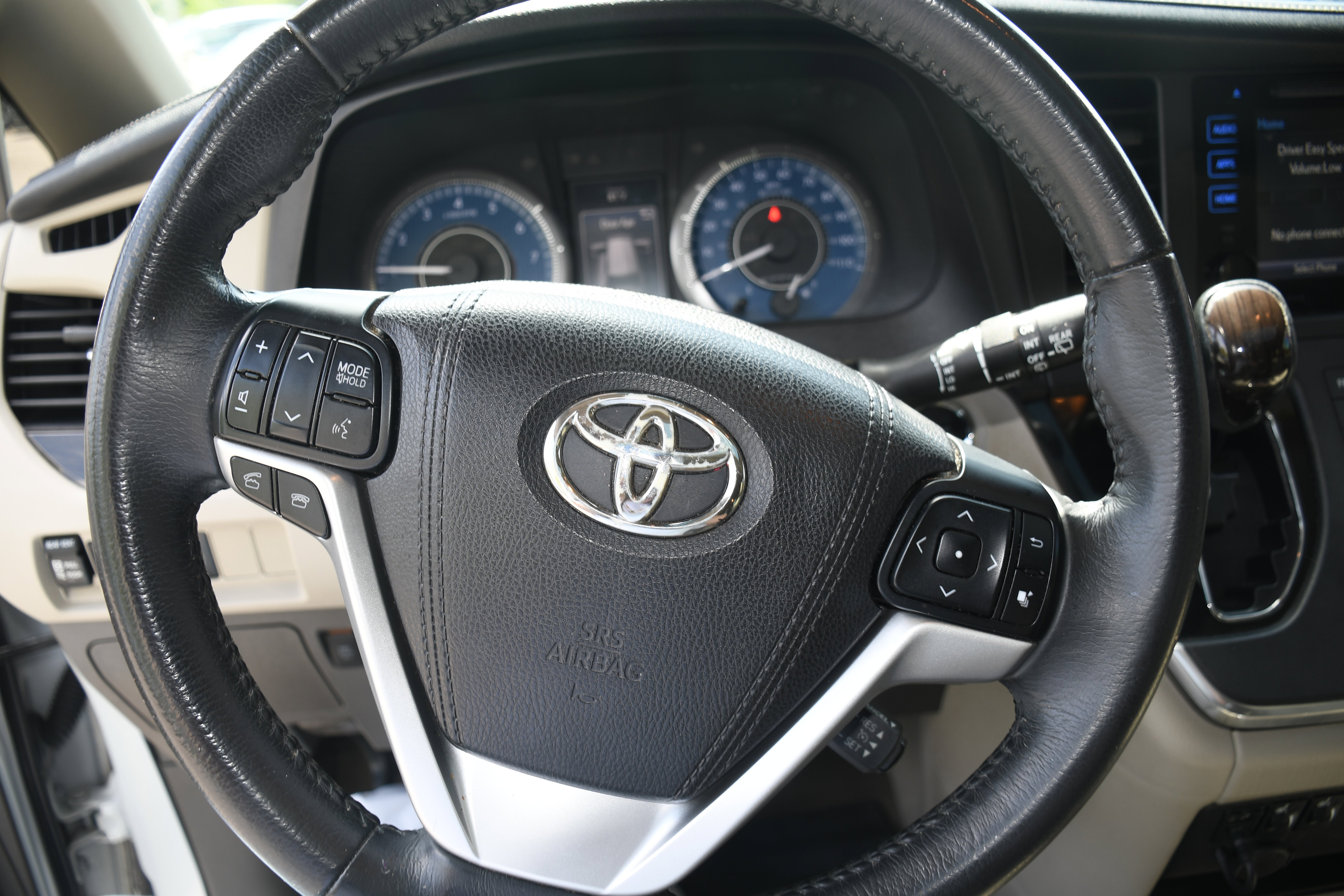 Used 2017 Toyota Sienna XLE w/ XLE Navigation Package FWD image 13