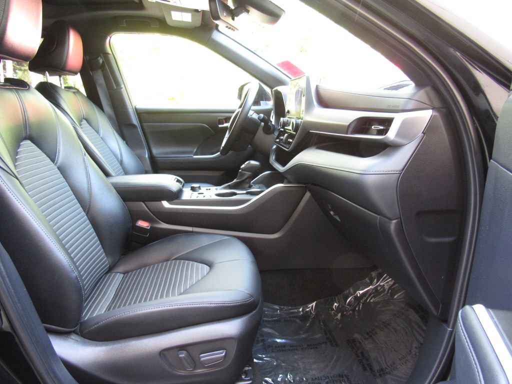 Certified 2025 Toyota Highlander XSE AWD/4WD image 19