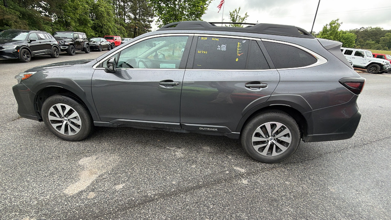 Used 2025 Subaru Outback Premium AWD/4WD image 11