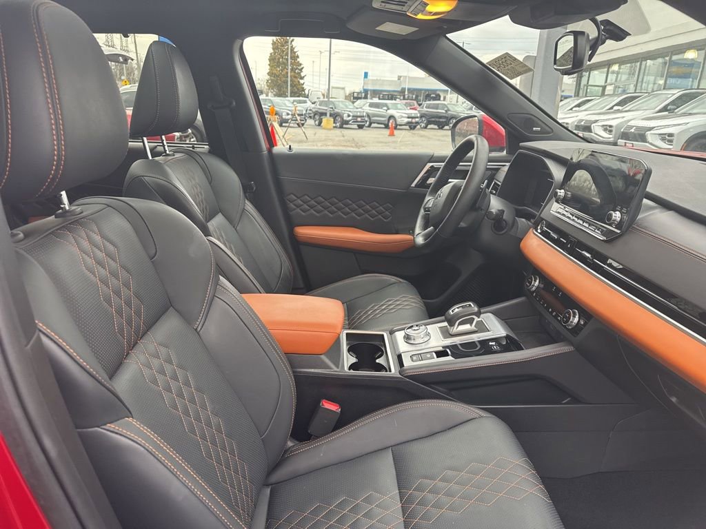 Used 2024 Mitsubishi Outlander SEL image 9