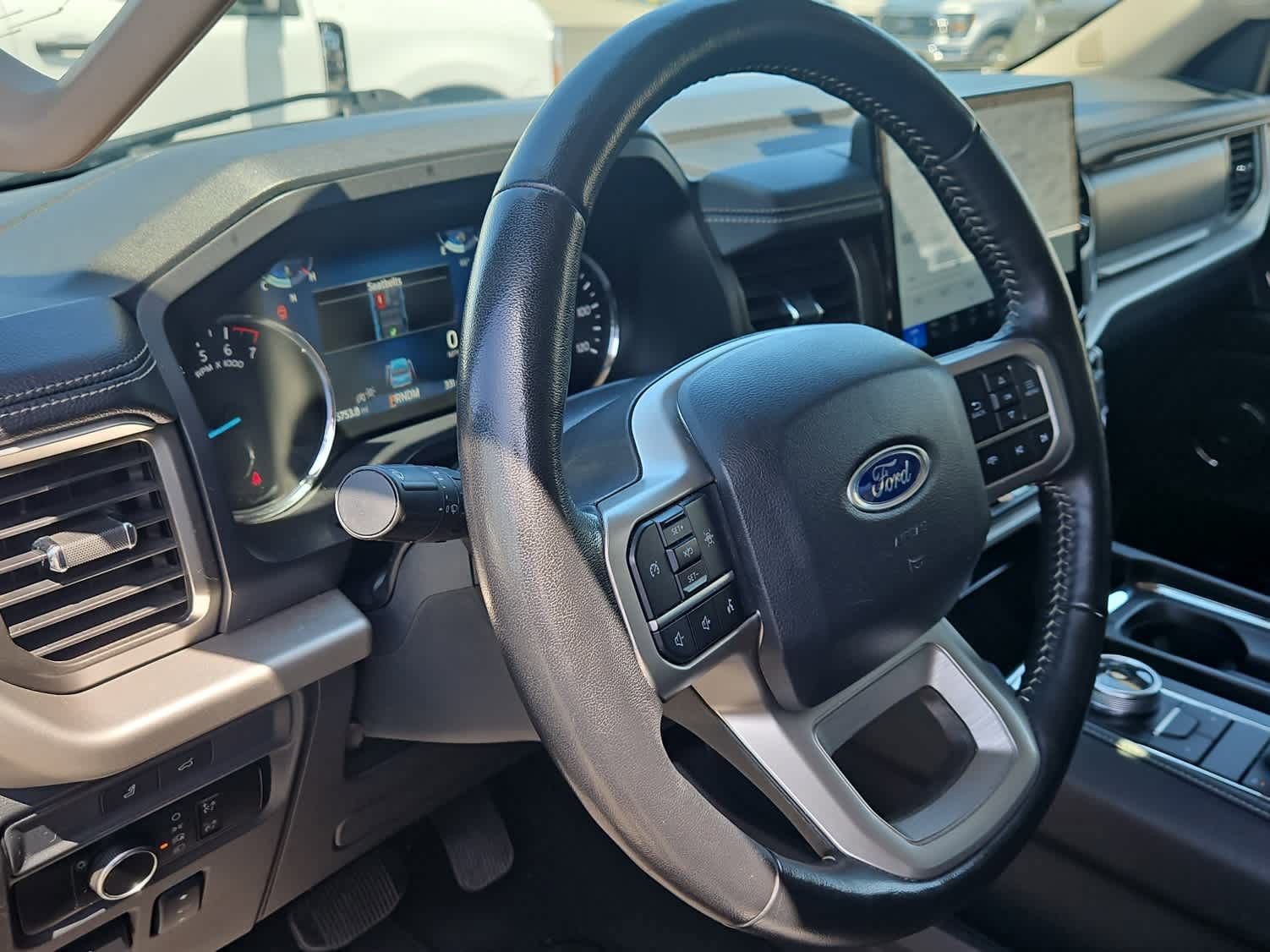 Used 2024 Ford Expedition Max XLT AWD/4WD image 2