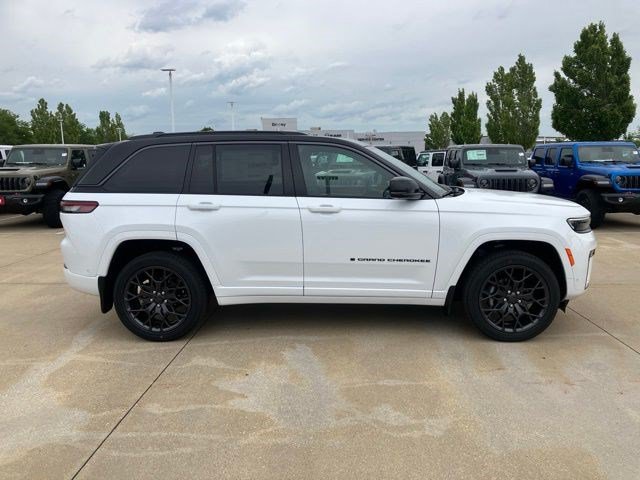 New 2026 Jeep Grand Cherokee Summit AWD/4WD image 5