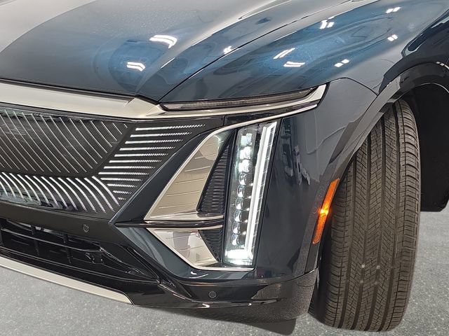 New 2026 Cadillac Lyriq Luxury w/ LPO, Floor Liner Package AWD/4WD image 28