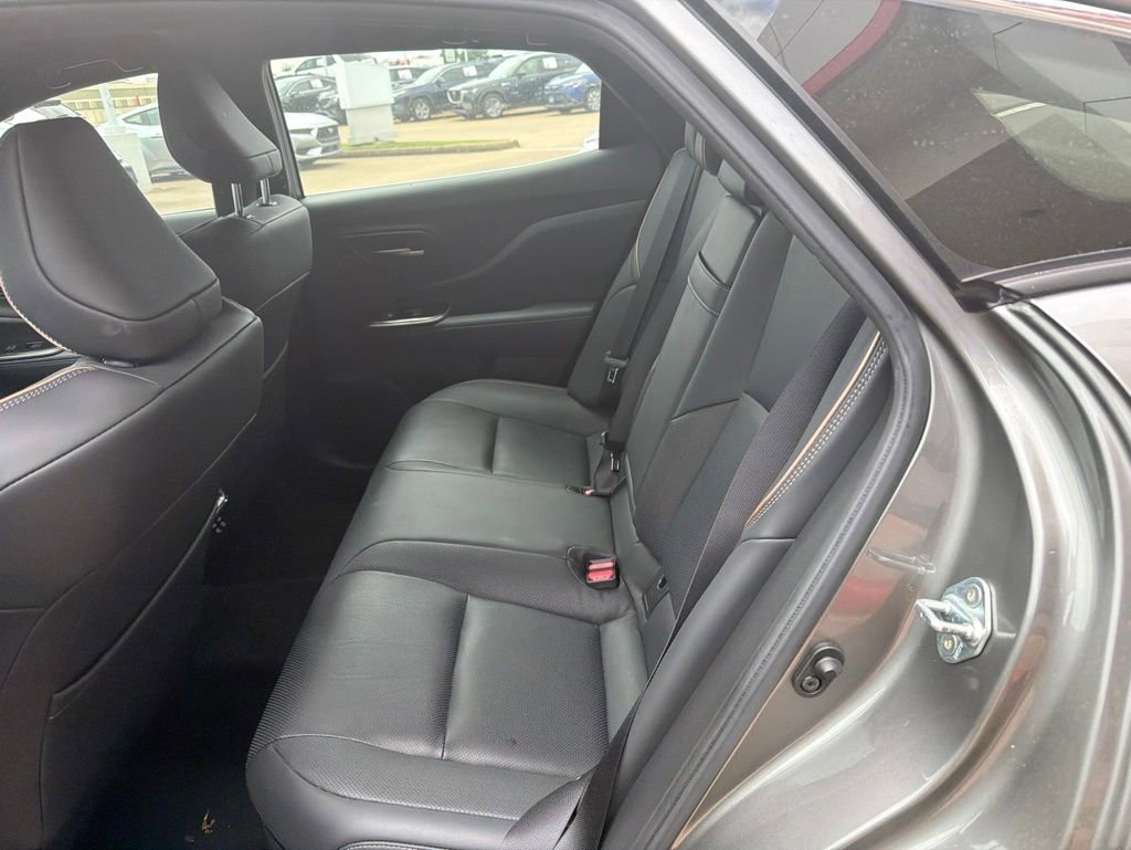 Used 2025 Toyota Crown AWD/4WD image 3