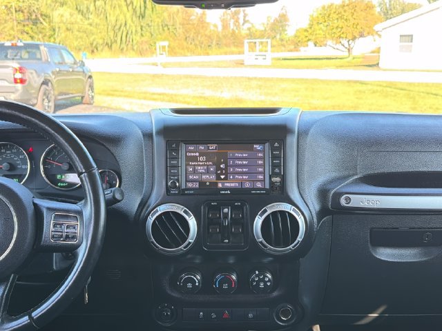 Used 2018 Jeep Wrangler Unlimited Sahara AWD/4WD image 24