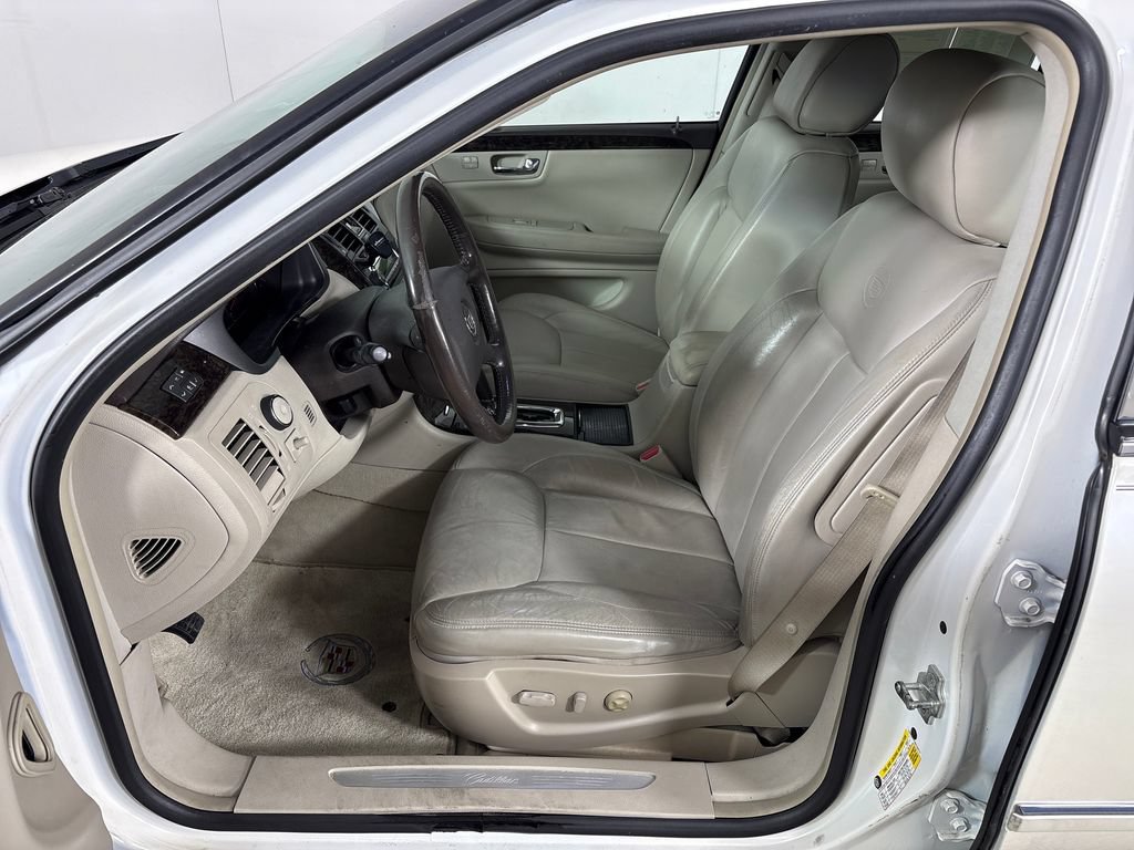 Used 2008 Cadillac DTS w/ Sun And Sound Package FWD image 26