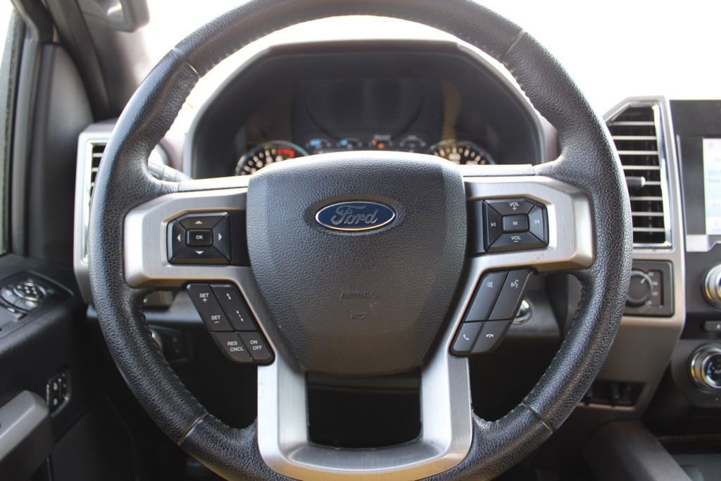 Used 2015 Ford F150 Platinum w/ Equipment Group 701A Luxury AWD/4WD image 32