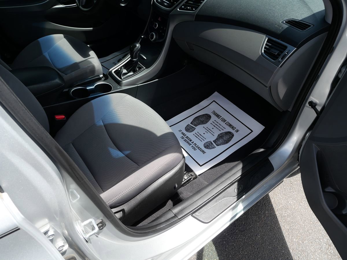 Used 2015 Hyundai Elantra SE FWD image 25