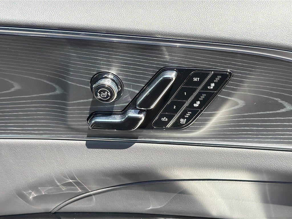 Used 2026 Cadillac Lyriq V w/ Exterior Carbon Fiber Package AWD/4WD image 33