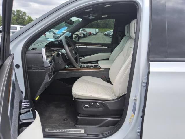 Used 2026 Cadillac Escalade ESV Platinum Sport AWD/4WD image 5
