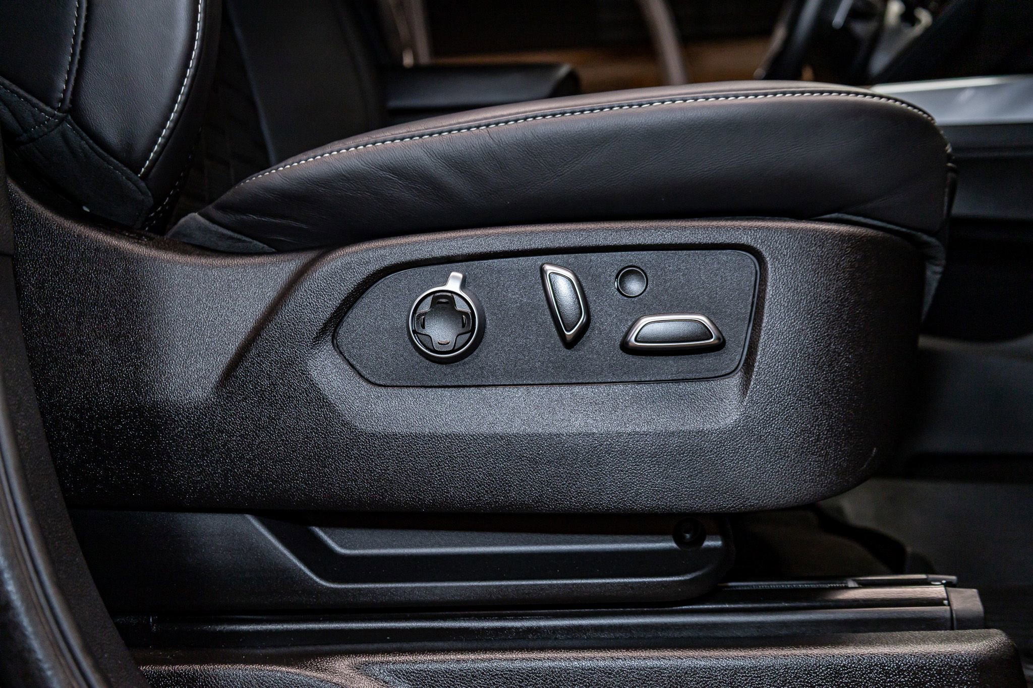 Used 2025 Cadillac Escalade Sport Platinum AWD/4WD image 27