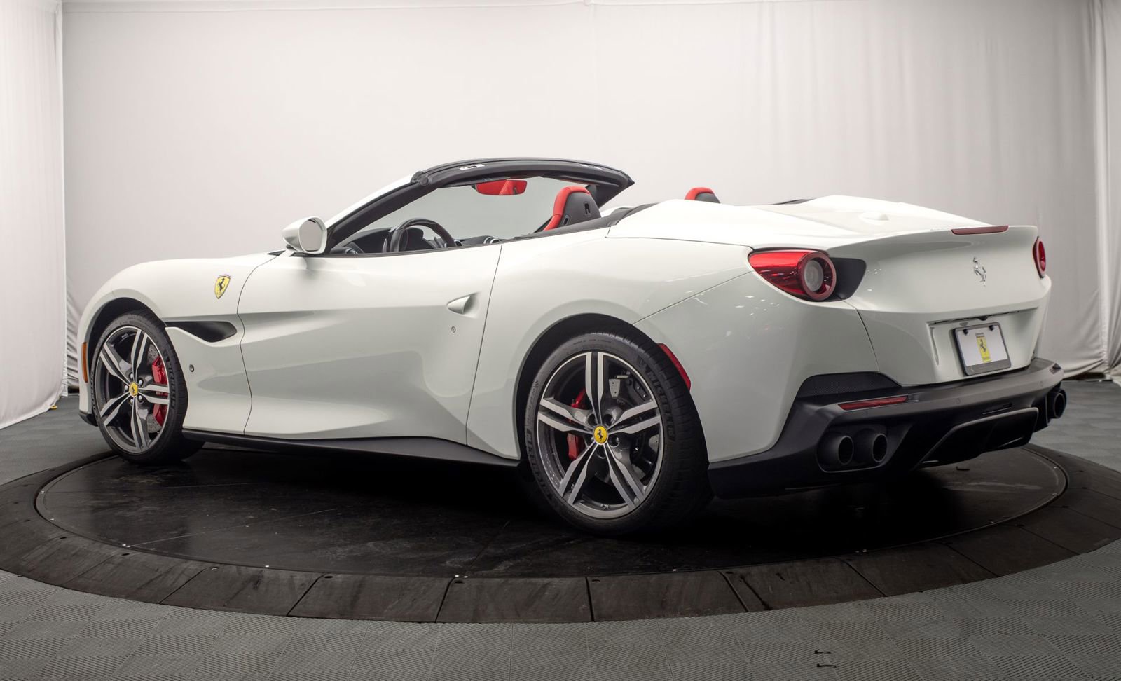 Used 2019 Ferrari Portofino RWD image 5