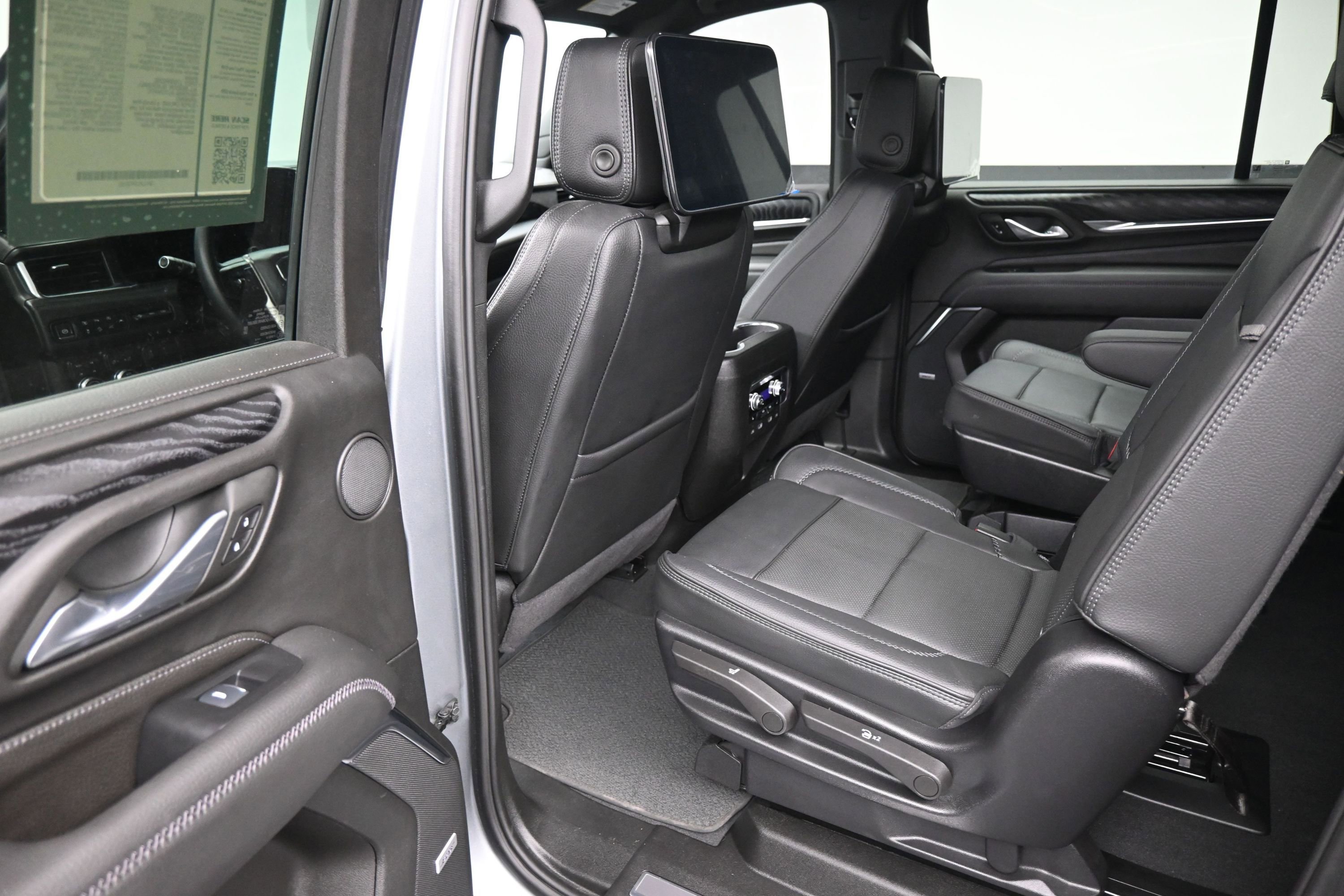Used 2024 GMC Yukon XL Denali w/ Advanced Technology Package AWD/4WD image 17