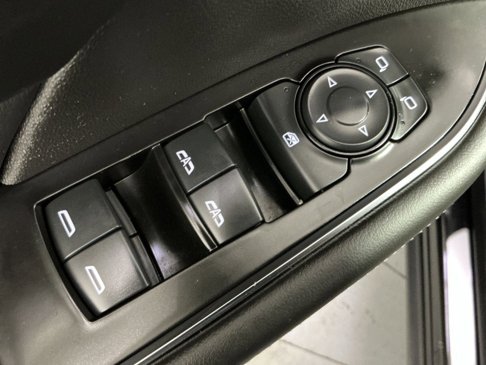 Used 2023 Buick Envision Avenir image 23