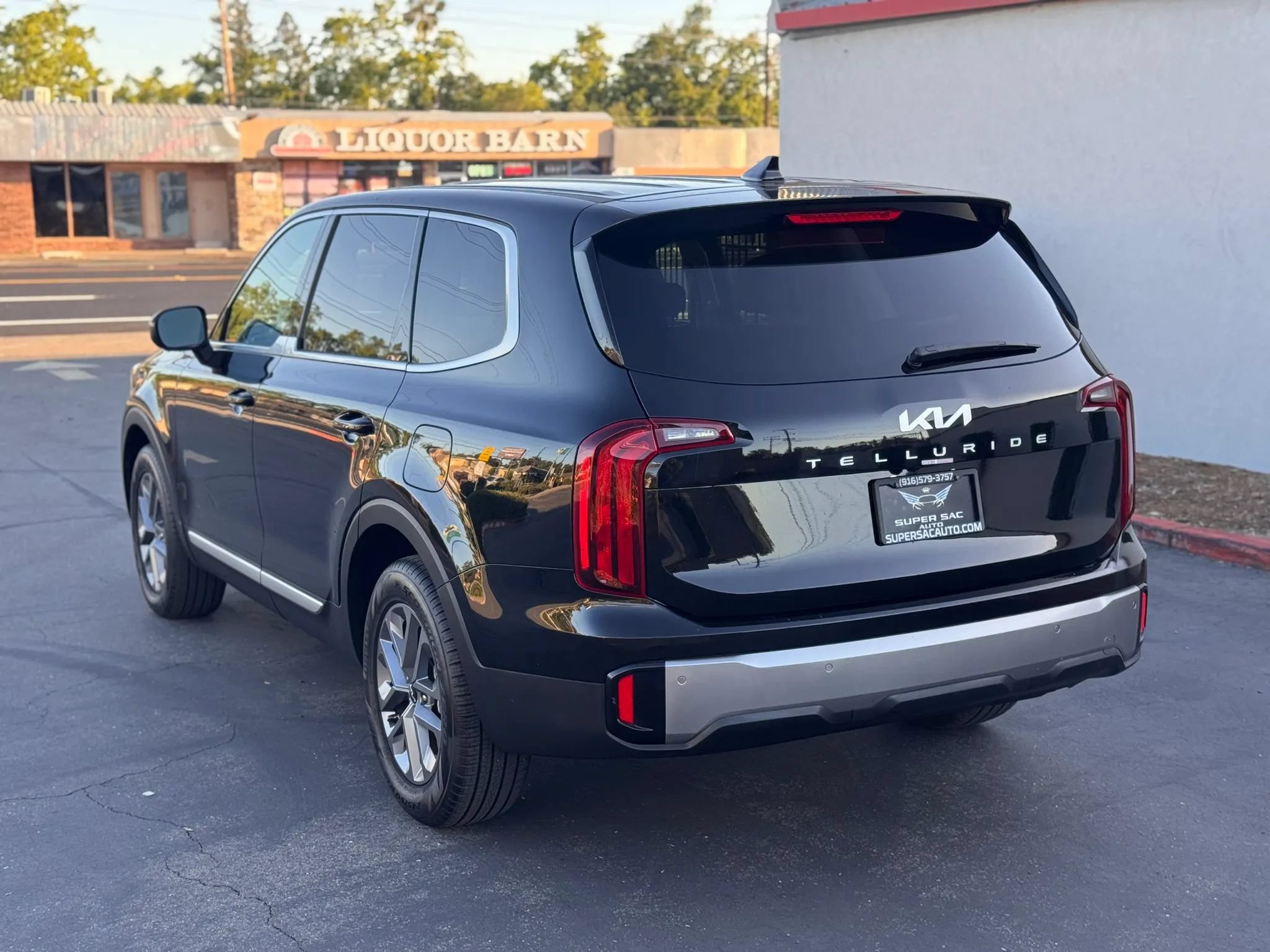 Used 2025 Kia Telluride LX FWD image 4