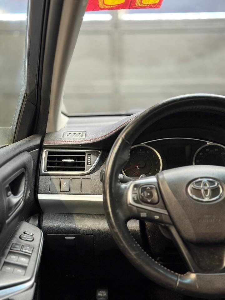 Used 2017 Toyota Camry SE FWD image 17
