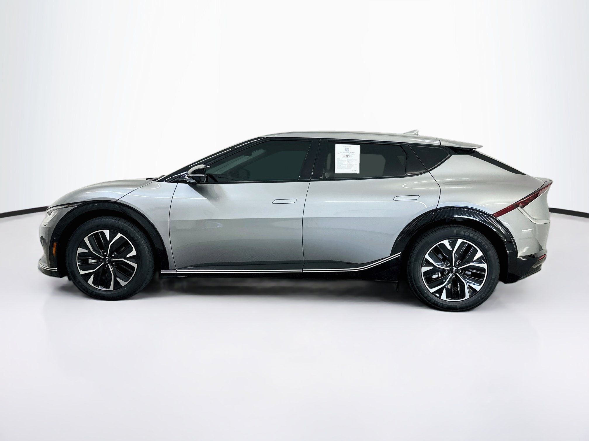 Used 2024 Kia EV6 Wind w/ Wind Technology Package AWD/4WD image 4