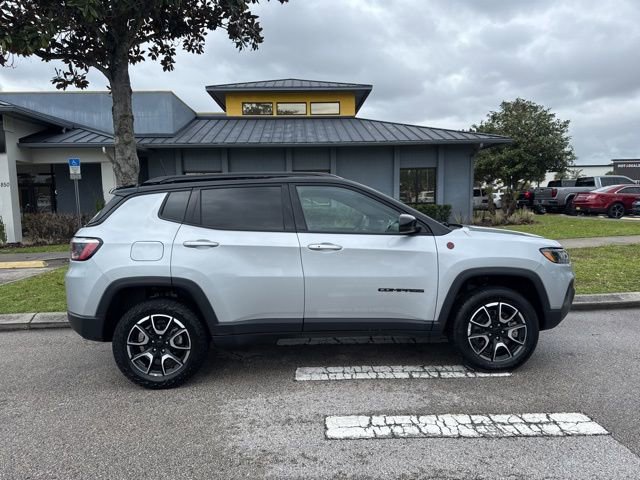 Used 2024 Jeep Compass Trailhawk image 8