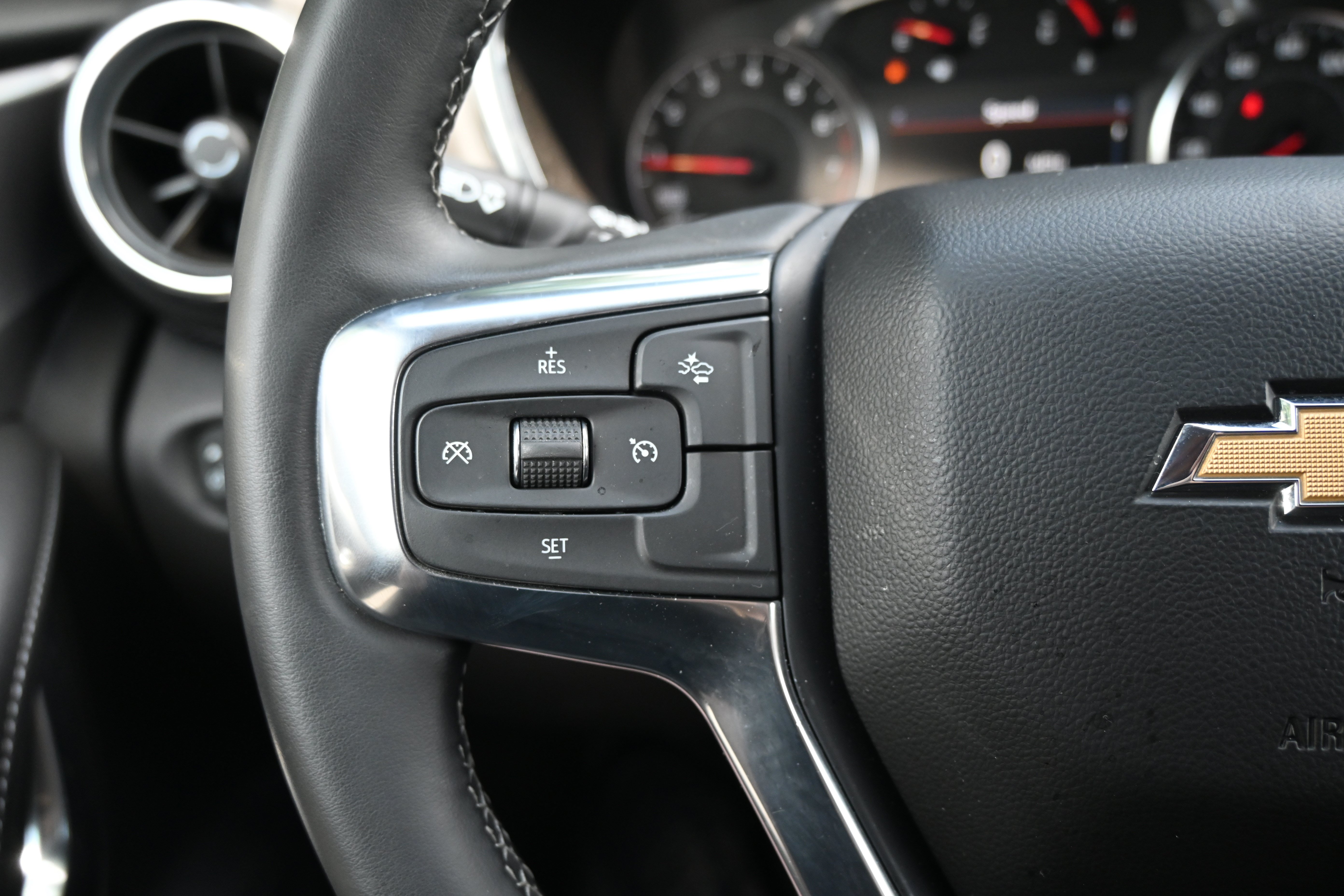 Used 2024 Chevrolet Blazer LT w/ Midnight/Sport Edition FWD image 17