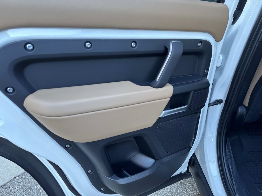 New 2026 Land Rover Defender 110 X-Dynamic SE AWD/4WD image 12