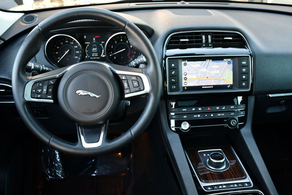 Used 2018 Jaguar F-PACE Prestige image 46