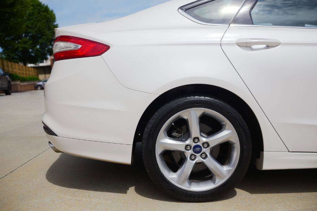 Used 2016 Ford Fusion SE w/ Equipment Group 201A image 11