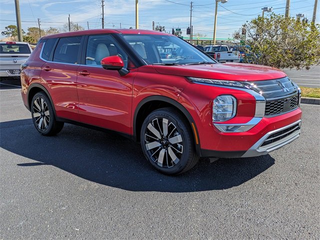 New 2025 Mitsubishi Outlander SE image 3